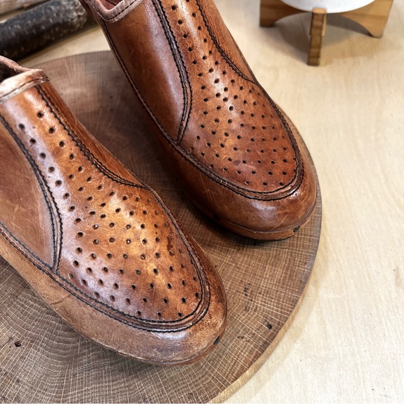 Capeto | Vintage 70’s Wooden Heeled Leather Mules in Brown Size 9 - Picture 2 of 13